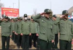 اهتزاز پرچم متبرک در میدان امام‌حسین(ع) شهرکرد