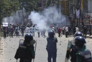 موج جدید اعتراضات در بنگلادش/ ۵۰ تَن کشته شدند