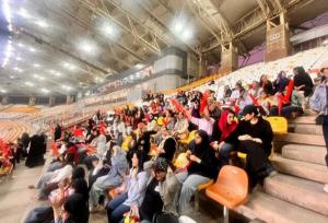 نخستین حضور بانوان در ورزشگاه اختصاصی فولاد رقم خورد