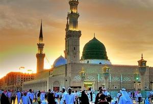 به زیارت پیامبری می‌روید که مشتاق دیدارتان است
