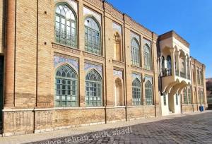 فیروزبهرام، مدرسه‌ای که یک هندی برای تهران ساخت