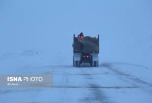 بارش برف در محورهای مواصلاتی اردبیل/ همه راه‌های استان باز است