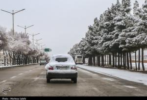 ترافیک سنگین در هراز/بارش برف در جاده‌های ۳ استان