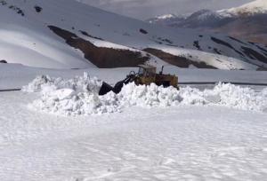 برف روبی در محورهای روستایی شاهو از توابع پاوه