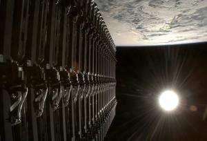 یک ماهواره استارلینک در حال سقوط است