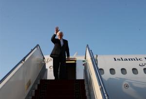 عارف تهران را به مقصد مسکو ترک کرد