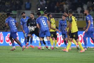 شب پرحاشیه سپاهان و استقلال با شکست ثانیه‌آخری طلایی‌پوشان در خانه