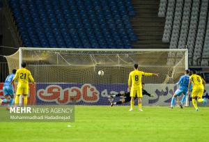 شکست تلخ انزلی چی ها در خانه/ فجرسپاسی ملوان را ۴ تایی کرد