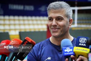 مومنی مقدم:لیگ والیبال رامی‌توانستند به تعویق نیندازند/تیم جوانی داریم