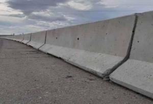 نصب نیوجرسی‌های مفصلی به جای گاردریل‌های قدیمی در دماوند