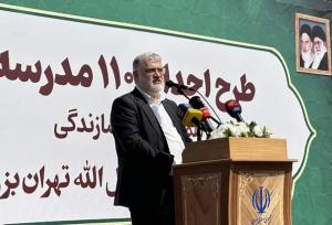 نهضت مدرسه‌سازی پایتخت را از محرومیت آموزشی خارج می‌کند
