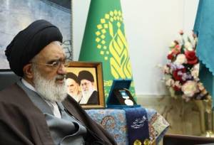 امام جمعه قم: ملت ایران از تبعیت رهبر الهی دست نمی‌کشد