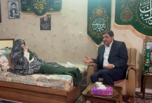 ادای احترام و تجلیل «مخبر» از مادر شهید آیت‌الله رئیسی