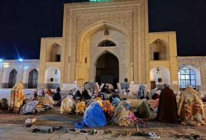 عطر اعتکاف در مسجد امام کرمان؛ خلوت دختران دانش آموز با پروردگار