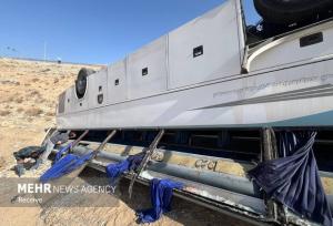 واژگونی اتوبوس در محور یاسوج-سمیرم؛ ۳ کشته و ۱۳ مصدوم