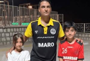 رکوردشکنی دوباره جوان مینابی در کنترل توپ فوتبال