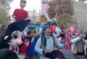 کارناوال شاد هنرمندان در بیجار آغازگر سی‌وششمین جشنواره تئاتر کردستان