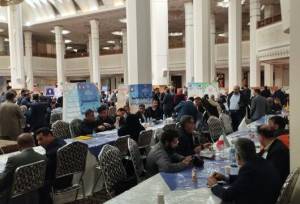 میز خدمت مدیران اجرایی فارس در حرم شاهچراغ (ع) برپا شد