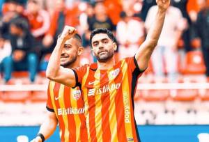 مذاکره سپاهان با هافبک پیشین استقلال