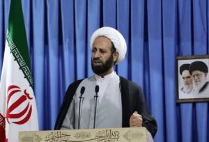 امام‌جمعه موقت خرم‌آباد: مردم در برابر سوءاستفاده دشمن هوشیار باشند