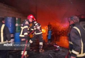 آتش‌نشانی: سوله ۱۶۰۰ متری تولید مبلمان طعمه حریق شد