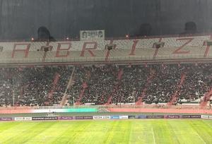 حضور هواداران پرشور یک ساعت مانده به بازی تراکتور و الشرطه