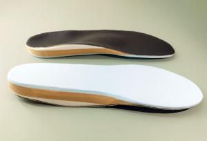 مقایسه کفی‌های طبی آماده و سفارشی برای کف پای صاف: سرمایه‌گذاری بر سلامت یا راه‌حل موقت؟