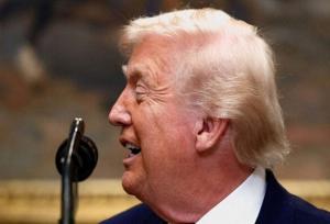 ترامپ ۳۰ دیپلمات در کشورهای دیگر را از سمت‌هایشان برکنار می‌کند