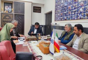 بانوی تهرانی طلاهایش را برای ساخت مدرسه در سیستان و بلوچستان اهدا کرد