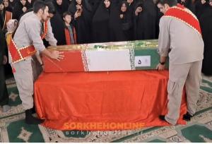 میقات عشق و ایثار؛ پیکر مطهر شهید گمنام در آغوش بسیجیان سرخه