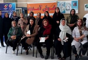 کارگاه آموزشی پیشگیری از آسیب‌های اجتماعی دختران در سقز برگزار شد