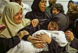 مادر فلسطینی، نگران دریده شدن اجساد فرزندانش+ فیلم