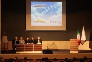 همزمان با رونمایی از ۳ اثر، نشست نقد و بررسی آثار ادبیات پایداری برگزار شد