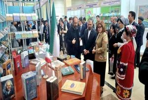 سیزدهمین نمایشگاه بین‌المللی کتاب دوشنبه آغاز به کار کرد