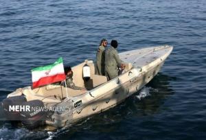 توقیف شناور حامل کالای قاچاق در آب‌های میناب