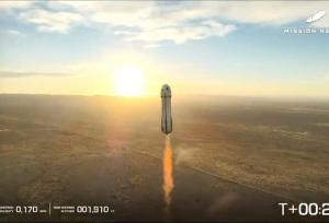 یک زن معلول تا فضا رفت و برگشت