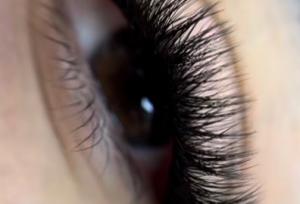 اکستنشن مژه چیست و چه تفاوتی با کاشت دارد؟