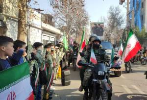 کاروان نمادین ورود امام خمینی(ره) در ورامین برگزار شد