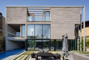 معماری خاص و متفاوت این ویلا در کرج جلب توجه کرد