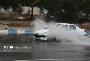 آبگرفتگی معابر و وقوع رواناب بر اثر تداوم بارش‌ها در خراسان جنوبی