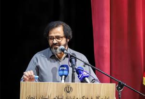 قصه پر غصه منزوی از سر کرانمندی تن در مقابل بی‌کرانگی روح بوده است