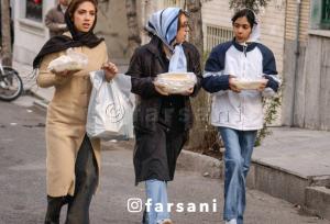 یادگاری از دهه ۸۰؛ تصویری از نذری گرفتن سه دختر جوان