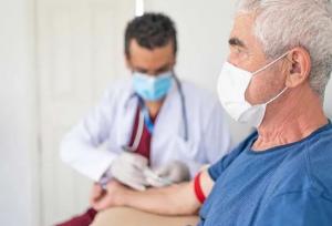 معاون بهداشتی دانشگاه علوم پزشکی کاشان: آزمایش‌های دوره‌ای باید به‌صورت مستمر و منظم انجام شود