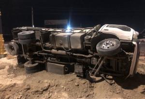 مبتکر:کامیون ایسوزو به دلیل خستگی و خواب‌آلودگی راننده واژگون شد