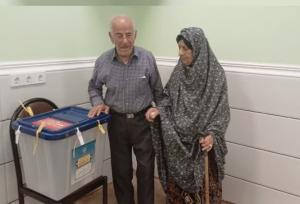 پیر و جوان خرد و کلان در لامرد پای صندوق‌های رای حاضر شدند