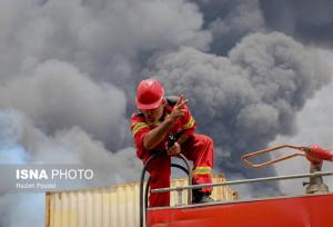 حریق انبار پالت چوب در شاهدیه یزد مهار شد