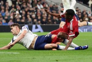 مصدومیت نگران‌کننده ایساک پس از گلزنی/ احتمال پارگی رباط صلیبی و دوری ۹ ماهه