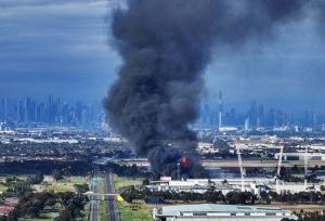 آتش سوزی در کارخانه‌ای در غرب سیدنی استرالیا