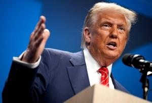 ترامپ، دموکرات‌ها را به تبانی با شرکت‌های بیمه متهم کرد