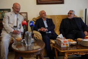 دیدار رئیس بنیاد شهید و امور ایثارگران با آزاده سرافراز سید محسن یحیوی